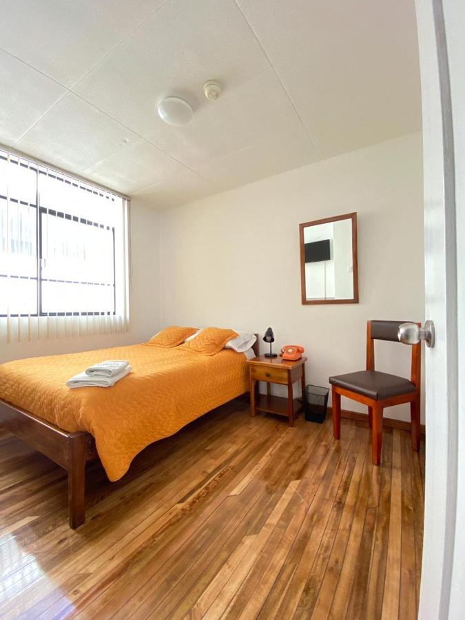 Hotel 9 De Octubre Кито Екстериор снимка