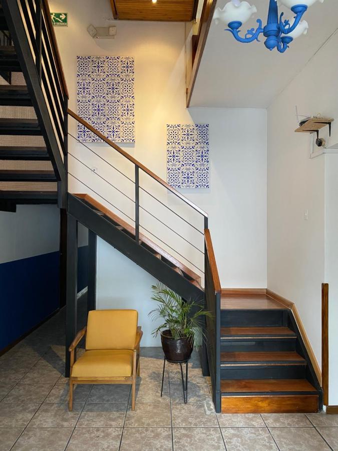 Hotel 9 De Octubre Кито Екстериор снимка