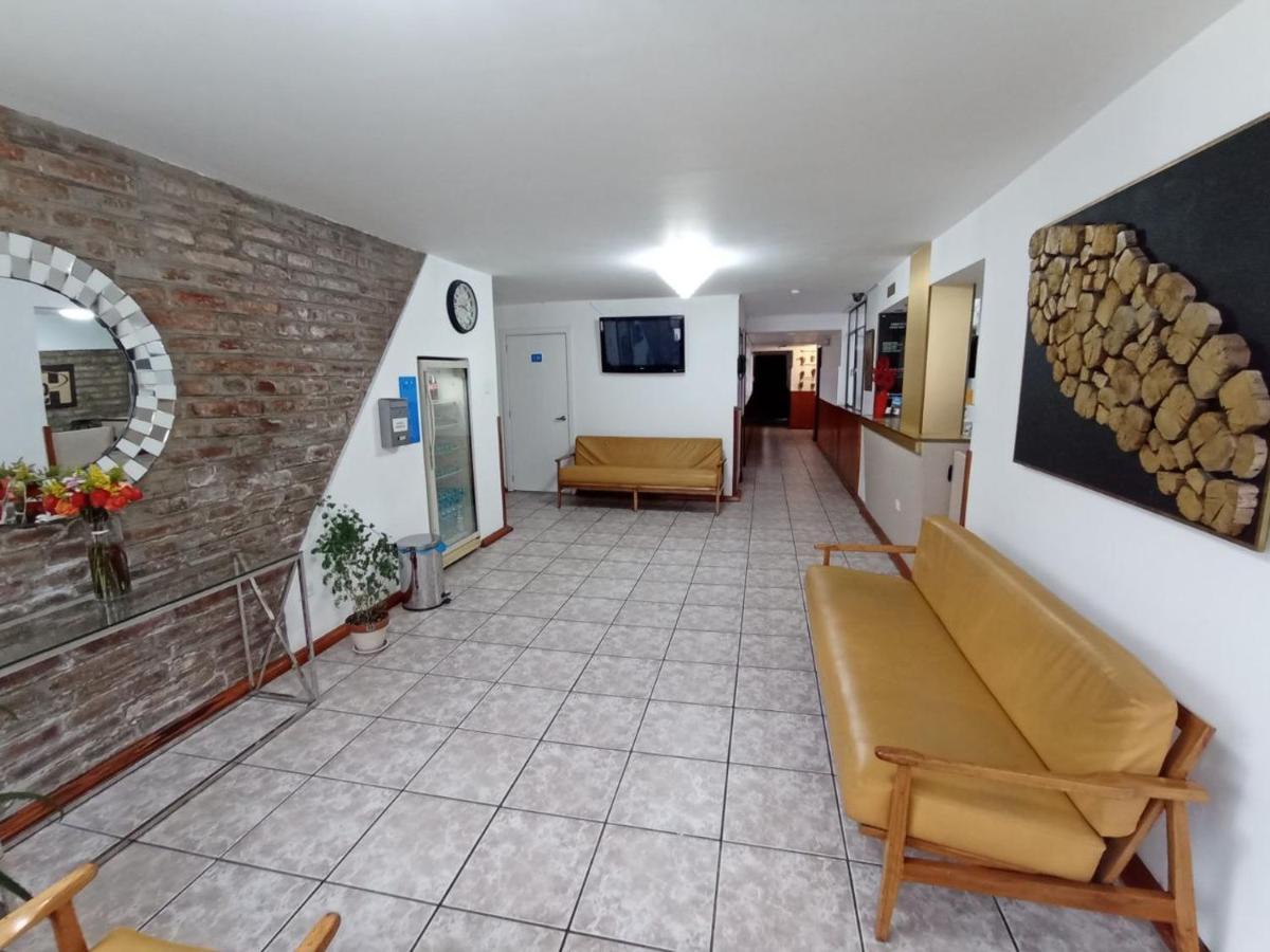 Hotel 9 De Octubre Кито Екстериор снимка