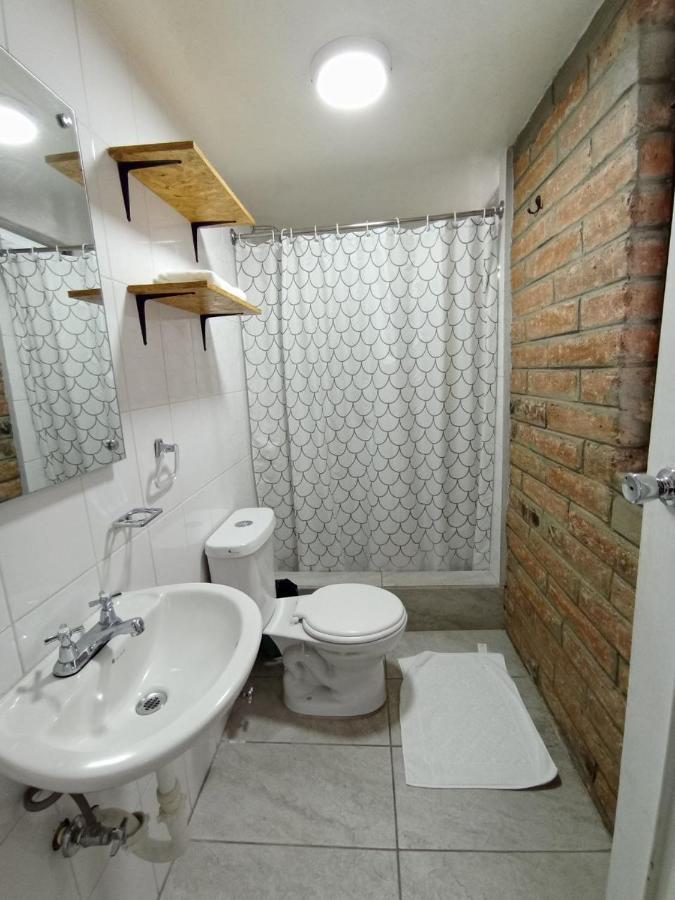 Hotel 9 De Octubre Кито Екстериор снимка