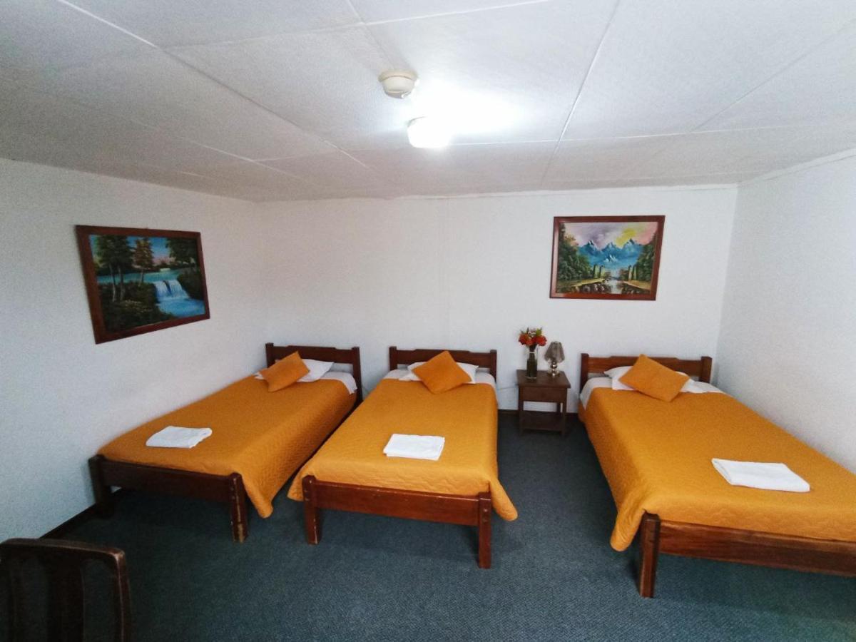 Hotel 9 De Octubre Кито Екстериор снимка