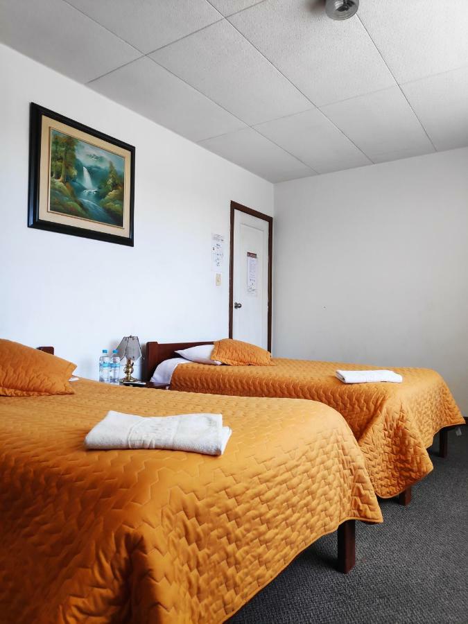 Hotel 9 De Octubre Кито Екстериор снимка
